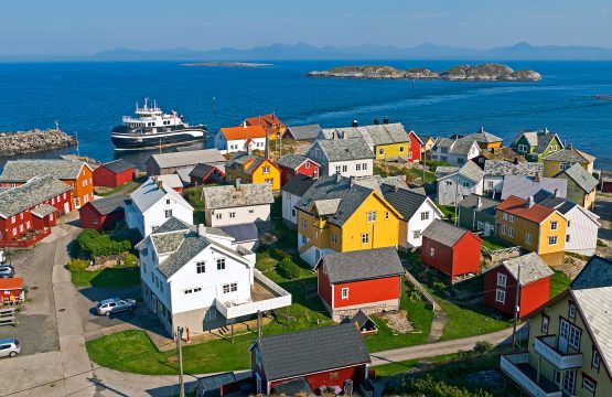Ona – en bitteliten øy med stor sjel, midt i havgapet.
